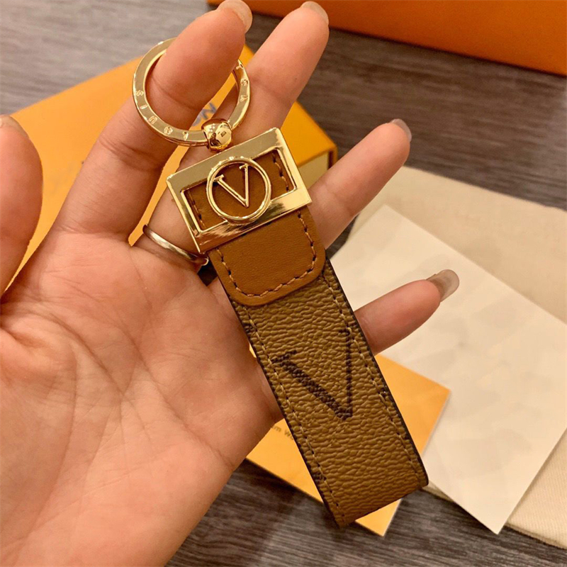 

Brand Key Holder Keychains Letter Designer Keychins Buckle Leather Lovers Car Key Buckle Old Flower Bag Pendent Accessories