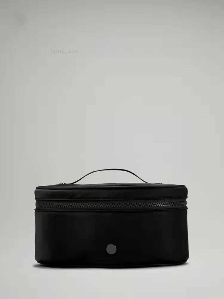 

Outdoor Bags LL Women Oval Kit 3.5L Gym Makeup Storage Bags Cosmetic Bag Fanny P, Extra shipping cost