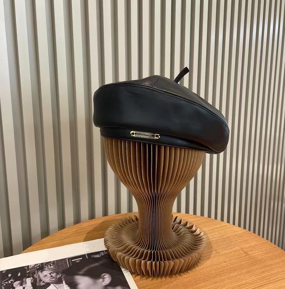 

Autumn Winter Letter PU Plain Berets Tricolor Leisure designer hats Vacation Windproof Women Beret New Style Luxury Retro Brand Hat Recreation Bonnet Caps, This link is not sold separately