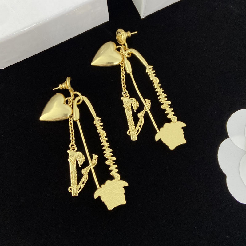 

Women Hoop Earrings Designer Jewelry Womens Earring Street Fashion Gold Heart Ear Studs Accessories For Ladies D2210208F