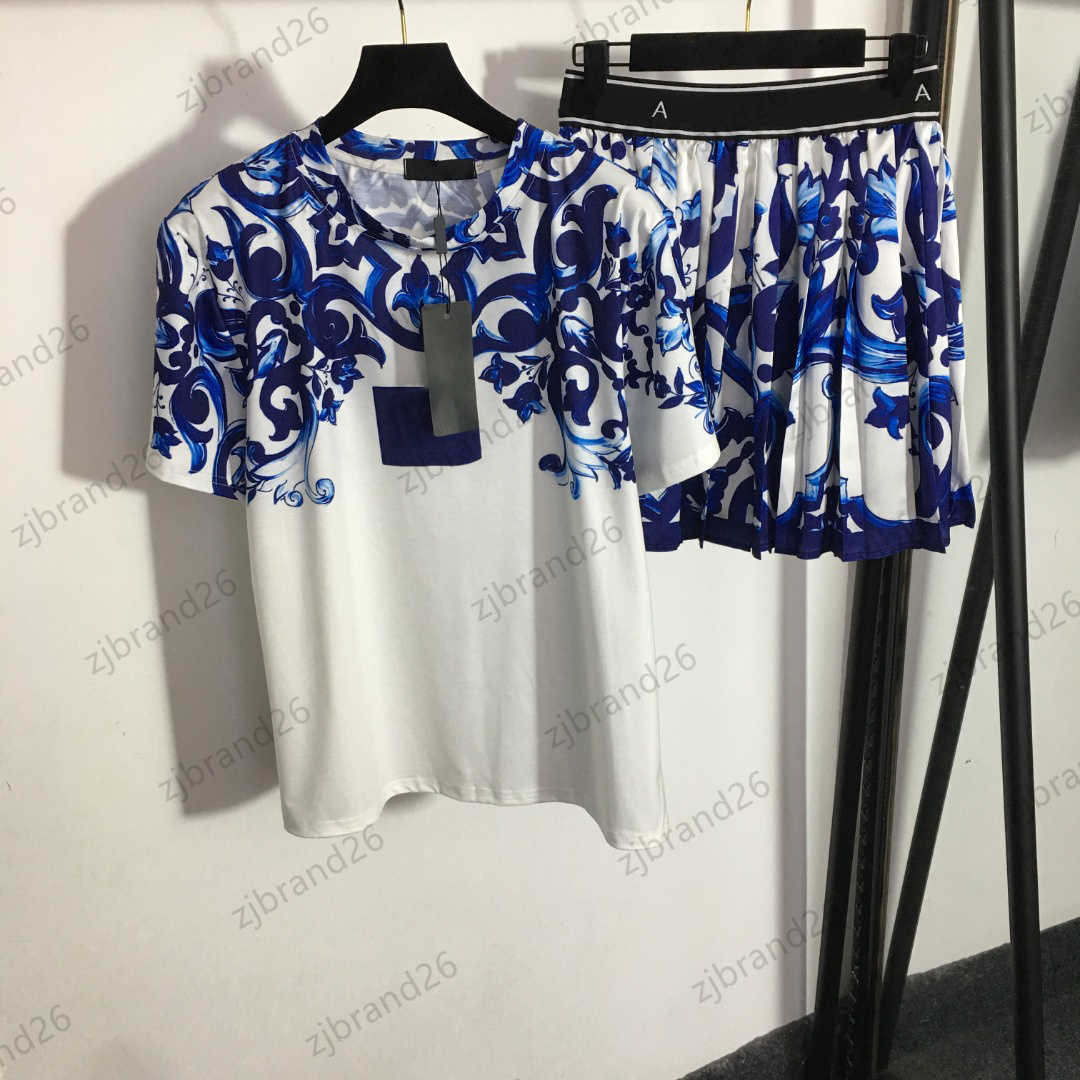 

Luxury Womens Two Piece Dress Blue And White Porcelain Print Sets Logo Printed Short Sleeve T-shirt Tops Ribbon Elastic High Waists Skirt Tracksuites Women