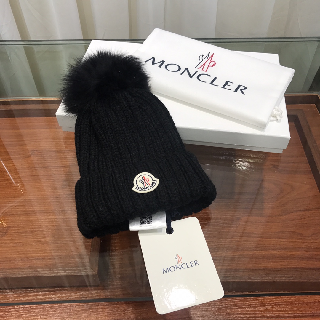 Winter Warm 1:1 Dupe Moncler Hats For Women Knitted Faux Fur Beanie Classic Fashion Cap Ladies Hat Logo Beanie w/Faux Fur Pom With Box AAAAA Qual