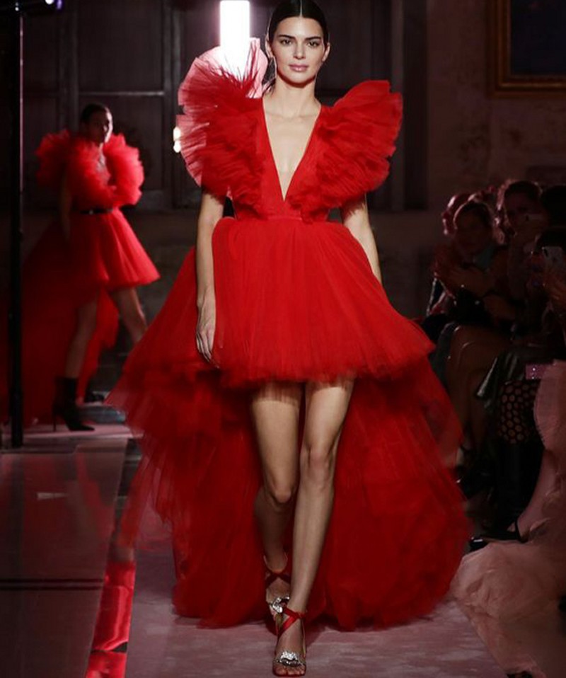 

Red Hi-Lo Tulle Puffy Prom Dresses Ruffles Deep V-Neck Formal Evening Party Gowns For Women Sweep Train Zipper Back Vestidos De Gala, Dark red