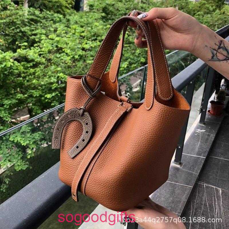 

Designer Herme bags Women's Picotin lock Handbags Tote Bag Baobao Vegetable Basket Leather Bucket 2022 New Small and High class Handbag Moth, Pure black small gold buckle - cowhide