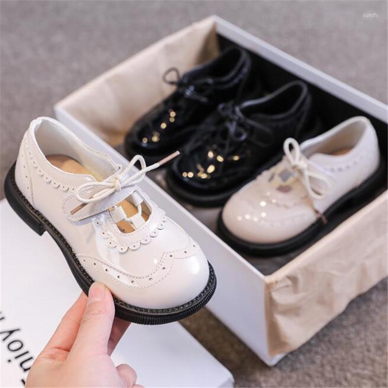 

Shorts Children's Shoes Spring Carved British Style Girls Patent Leather Hollow Out Square Toe Kids Loafers, Beige