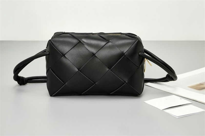 

Classic fashion woven Bottess bags Venetas cross-country camera 2022 new big plaid small square sheepskin diagonal cross shoulder casual versa have logo, Classic black