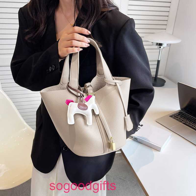 

H Handbag Designer Bags Women's Picotn Lock Handbags Tote Bag Large Capacity Bag Women's 2023 Color Matching Vegetable Basket Pn 61y2, Large black