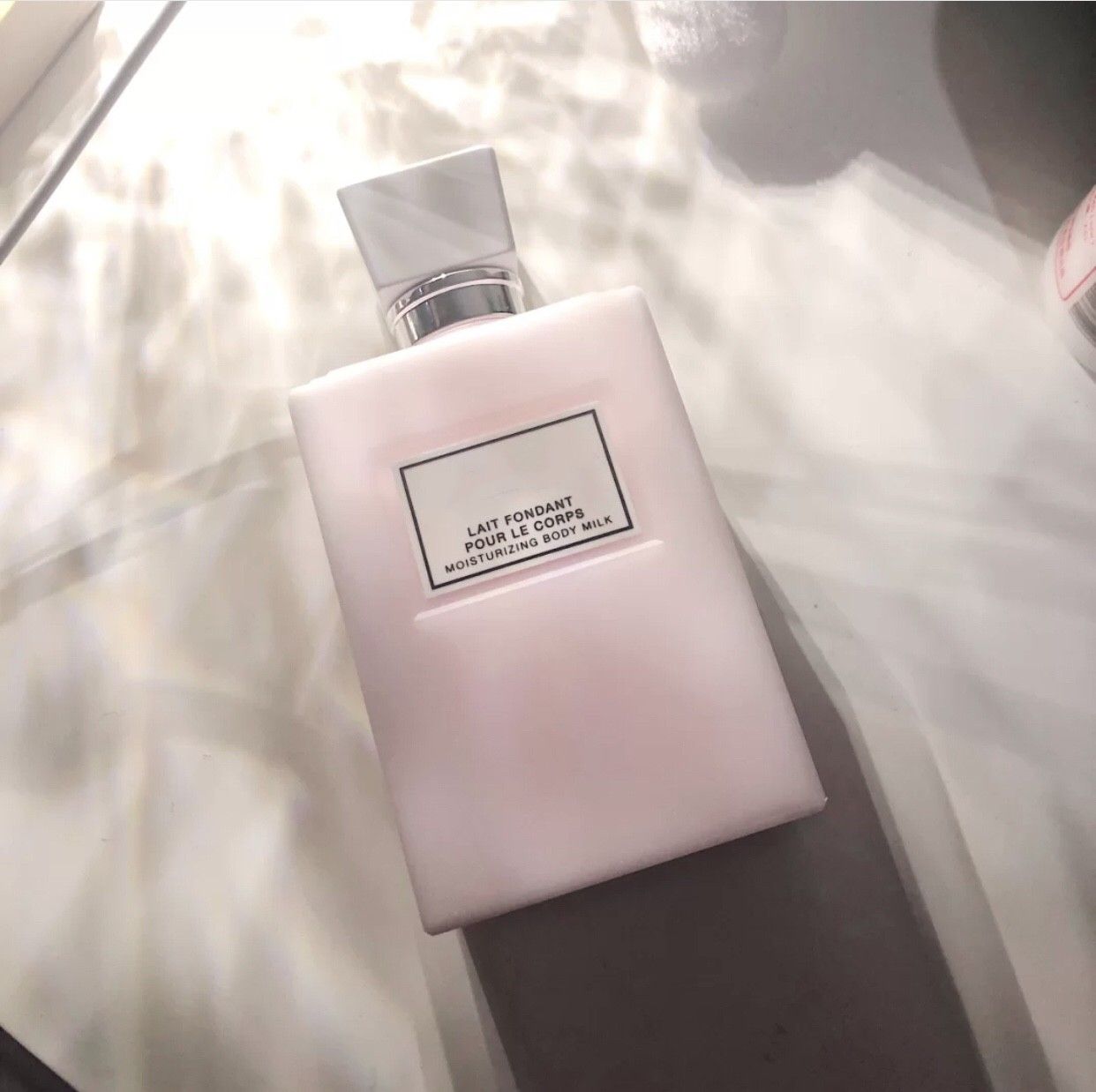 

Famous Brand Body Lotion 200ml Lait Fondant Pour Le Corps Moisturizing Body Milk Cream Skin Care Foaming Shower Flower Blooming Smell