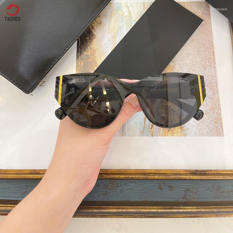 

Sunglasses Trendy Fashion Italy Women's Round Frame Classic Designer Eyewear Elegant Female UV400 Eyeglasses