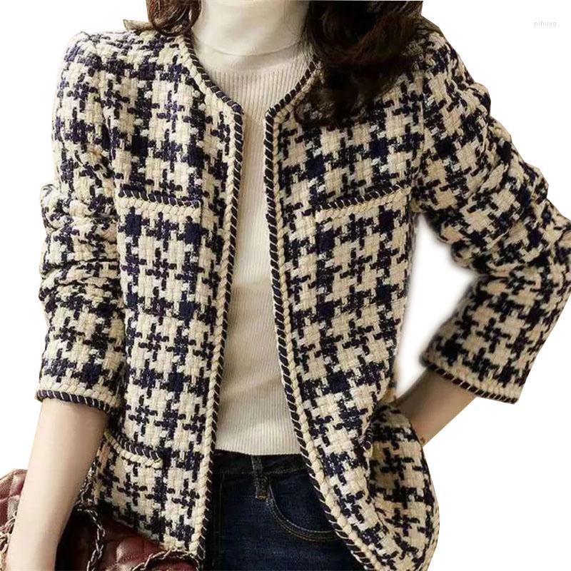 

Women's Wool 2022 Fashion Autumn Winter Crude Woolen Coat Women O-Neck Cardigan Tops Short Jacket Thicken Plaid Casual Outerwear Lined JH03