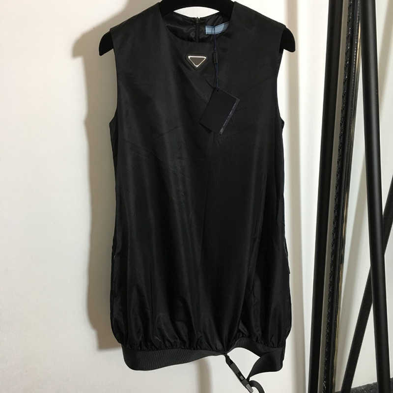 

Vintage Sleeveless Dresses Personality Vest Dress Fashion Triangle Badge Designer Skirts Summer Luxury Girls Skirts Clothing, Black