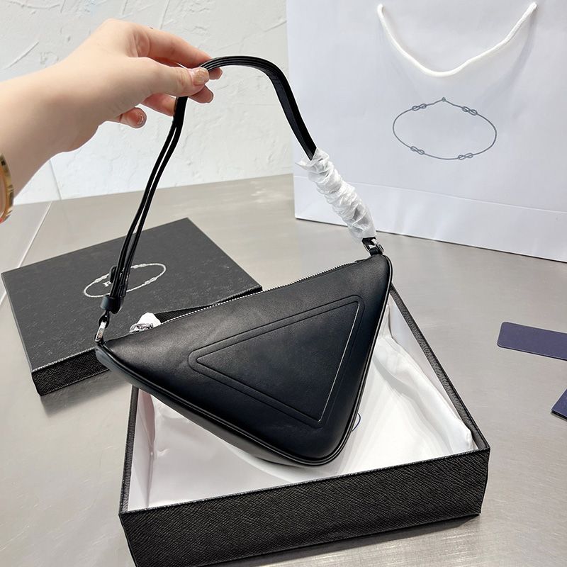 2022 Nuevos Totes The Toe Bag Triangle Designer Bags P Crossbody Bag Designerbags Bolso de cuero