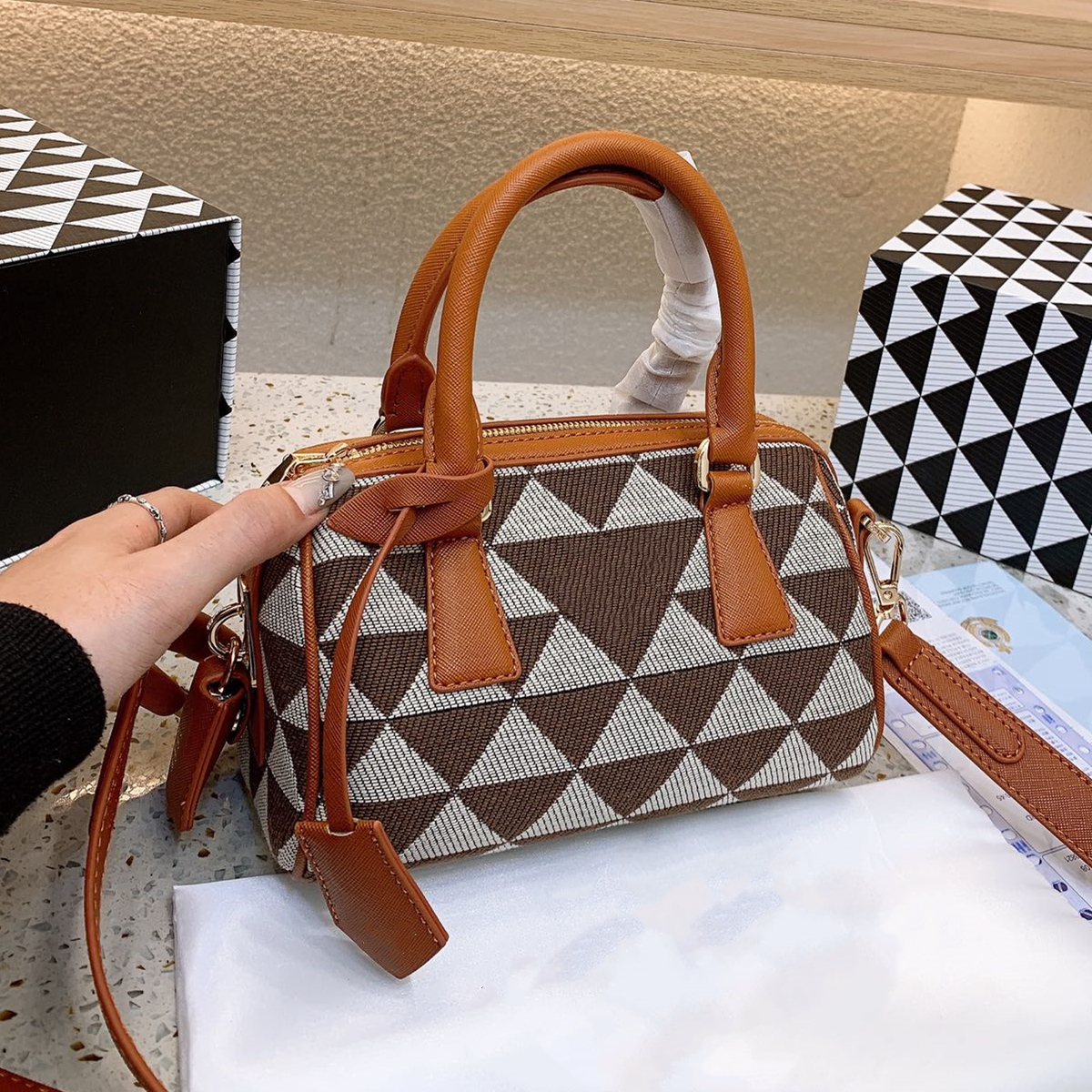 

2022 with Lock Tag Alma Bb 22cm Fashion Women Shoulder Bags Chain Messenger Bag Leather Handbags Shell Purse Cosmetic Crossbody Bags Totes, Black