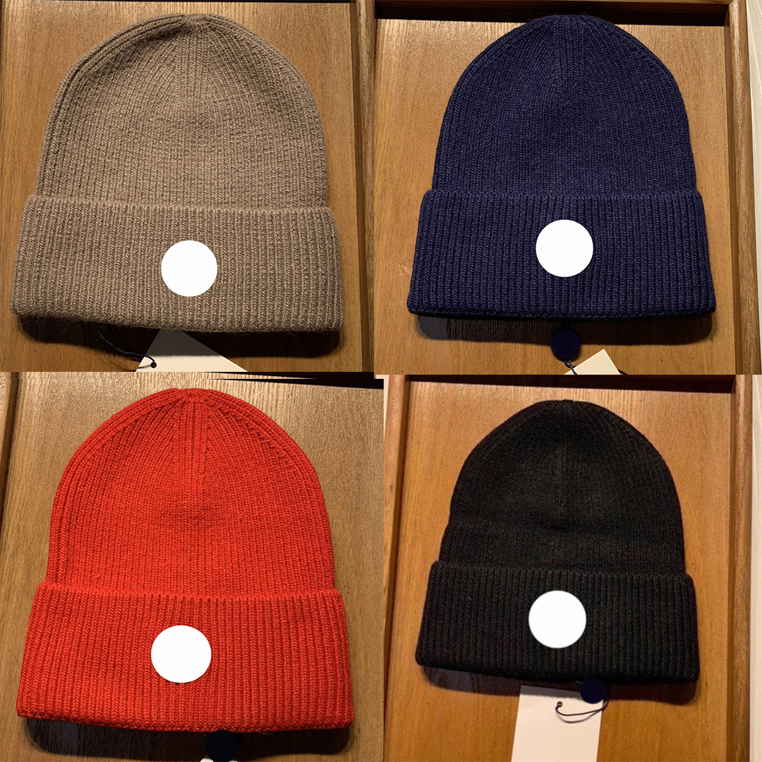 

Designer beanie Women's Embroidery Badge Warm Hair Ball Men's beanies winter hat Warm black, Red
