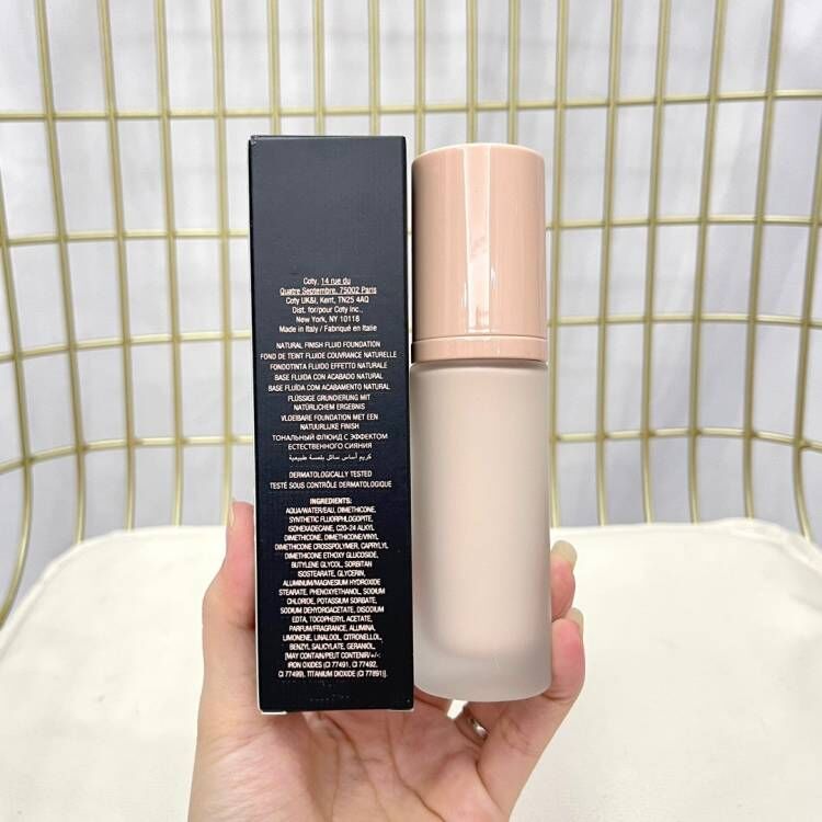 

Famous Natural Finish Fluid Foundation 30ml Fluide de beaute fini naturel Made in Italy, Mixed color