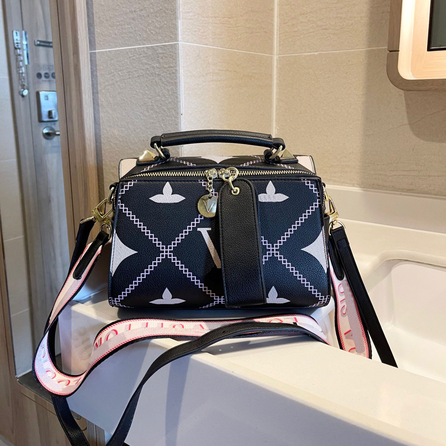 

Tops quality luxury designers bags handbags Single Shoulder Bags Messenger Bag designerbag classic style large capacity simple fashion very good nice, Extra celet
