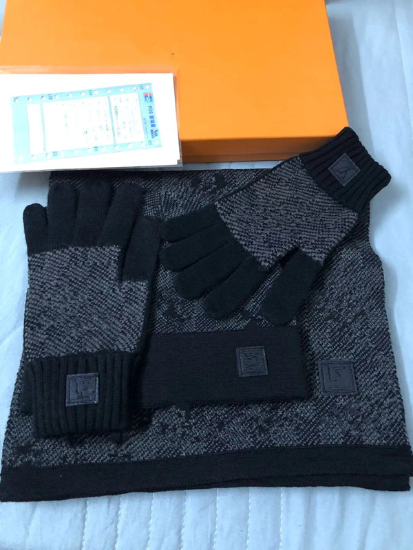 

Designer hat men and women scarves gloves scarf set new fashion designer warm calvarium knit eaves beanie