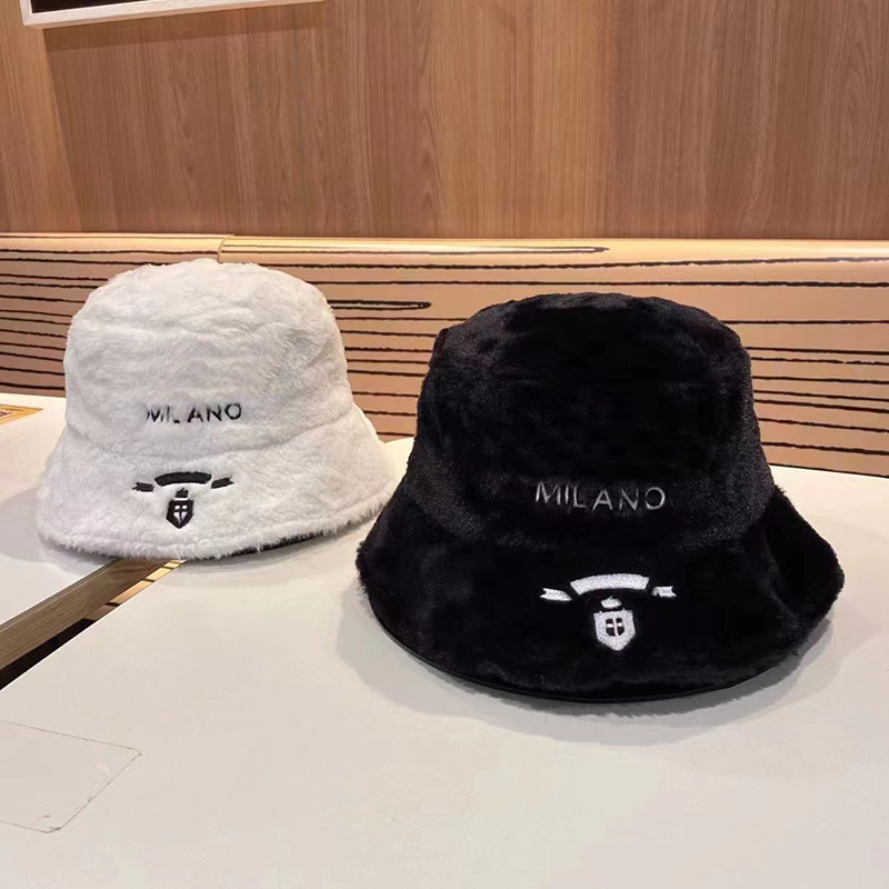 

Classic Winter Lint Bucket Hats Designers For Women 2 Colors Sweethearts Cap Fitted Hat Outdoor Keep Warm Accessories Letter P 22102207, Black