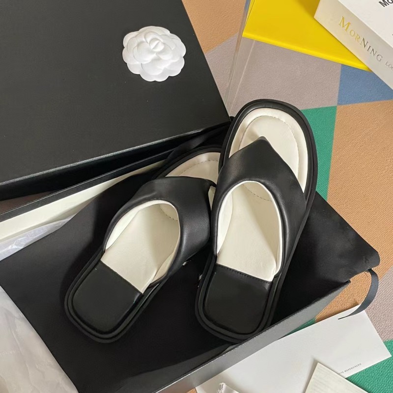 Slides Slippers Classic Brand Lambskin Light Sole Flip-Flops Luxury 5A Leather Sandals Macaron Clour Soft Wide Shoes Summer New Designer Women Flat