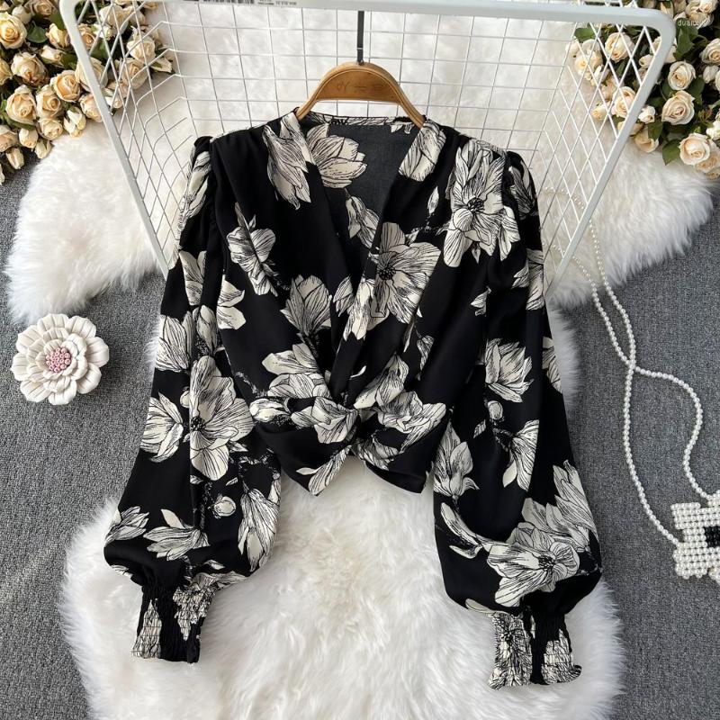 

Women's T Shirts VANOVICH 2022 Autumn Korean Style V-neck Cross Lantern-sleeved Floral Waist Slim Women's Short Temperament, Black