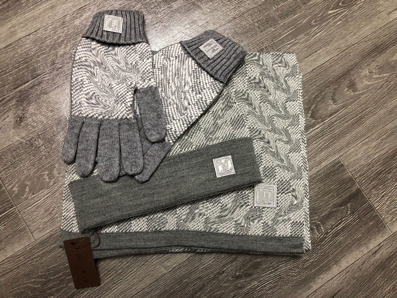 

20SS shoes sandal bags Hats Scarves Gloves Men Skull Hat scarf Sets Designers Warm Skull Cap New Knitted Beanie Fashion Accesso With BOX dunks