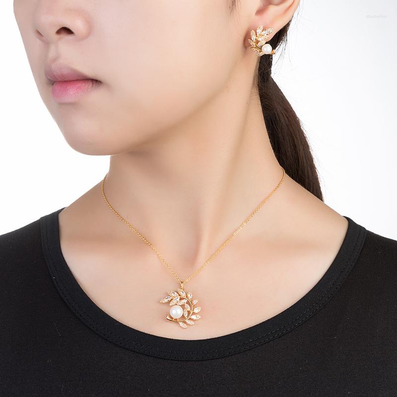 

Necklace Earrings Set HADIYANA Fashion Snow Flower Pearl Pendant Earring Sets Women Elegant CN864 Juego De Collar Y Pendientes, Picture shown