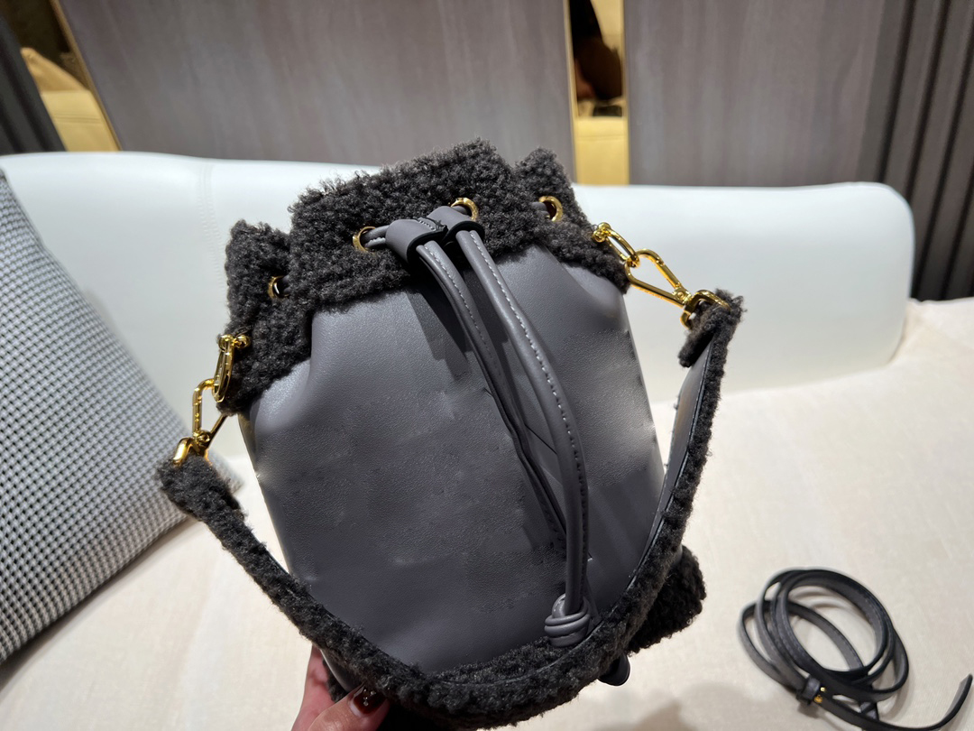 

Handbag Versatile Classic Fashion Lamb Wool Bucket Bag Storage Bag, Black