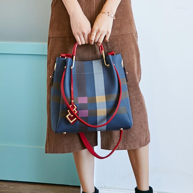 

Evening Bags 2022 Ladies Shoulder Bag PU Leather Solid Color Fashion Grid Bucket Large Capacity Portable Diagonal, Black large