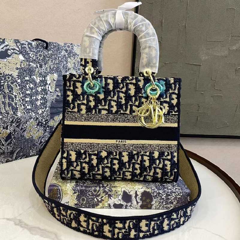 

Evening Bags Shoulder Bags Classic Traveler Express Bag Stylish Women's One Shoulder Crossbody Coin Purse w/Key Lock w/ Dust Embroidery, #1