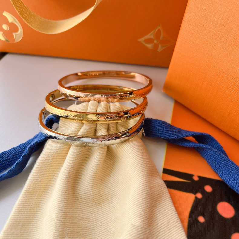 

Premium Brand Jewelry Bangle Classic Charm Design Round Flower Decorative Couple Round Bracelet Luxury Designer Selected Girl Gift Love Will Never Fade