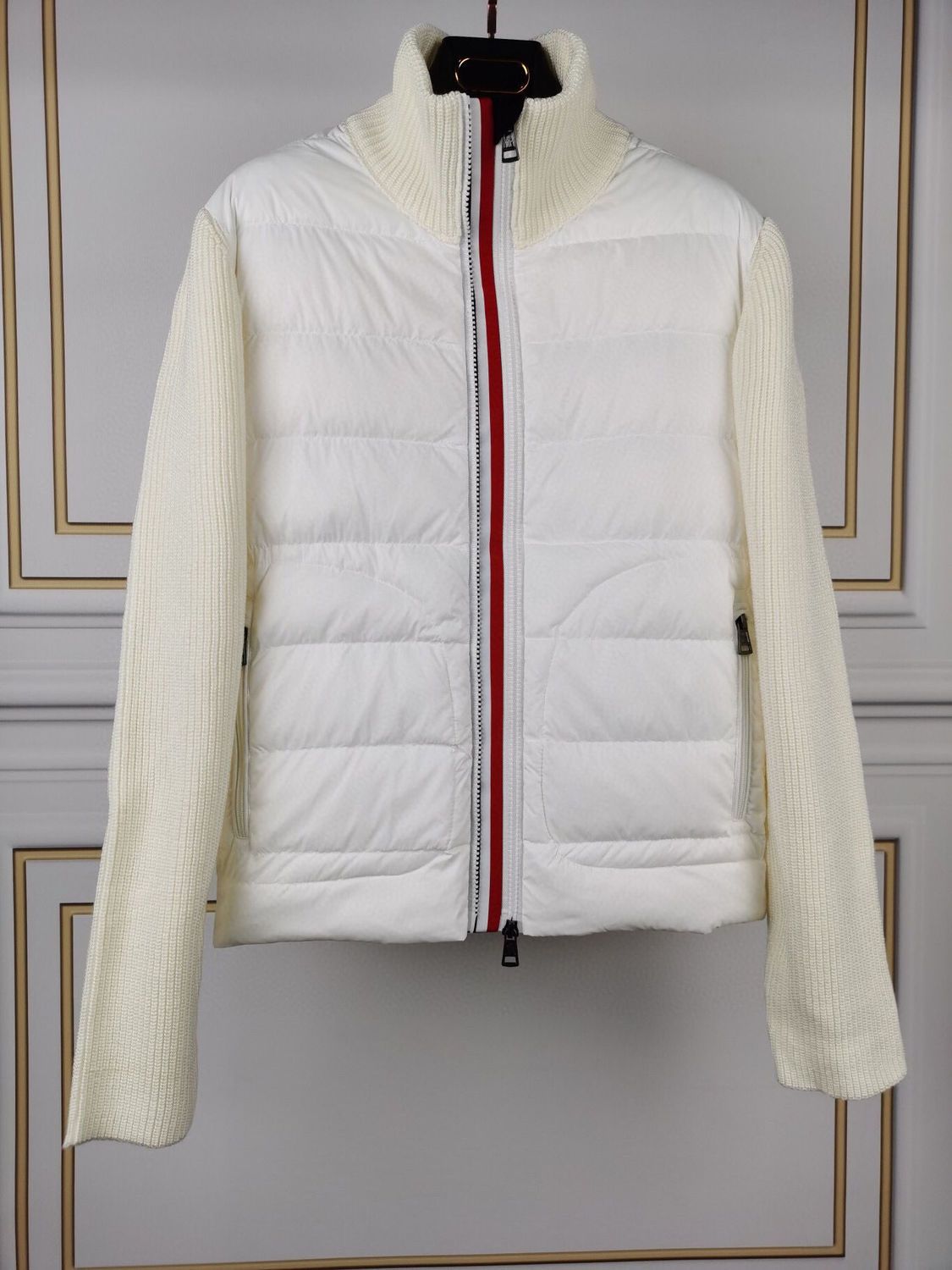 

MON Luxury Designer down jacket Brand Men's jackets Classic Fashion Hip Hop Hat Pattern designer coat Outdoor Casual Premium Edition 2-color U.S.A Original Logo, Price difference