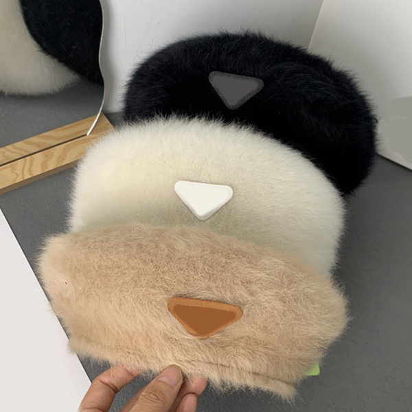 

designer beanie beanies Womens beret winte hat P home Mens Fisherman hat Triangle badge Winter Warm color white black, Supplement (not shipped separately)