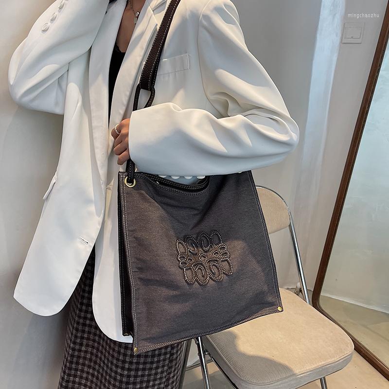 

Evening Bags 2022 Luxury Creative Design Portable Handbag Shoulder Bag Classic Texture Chic Women Large Capacity Shopping Totes, Blue