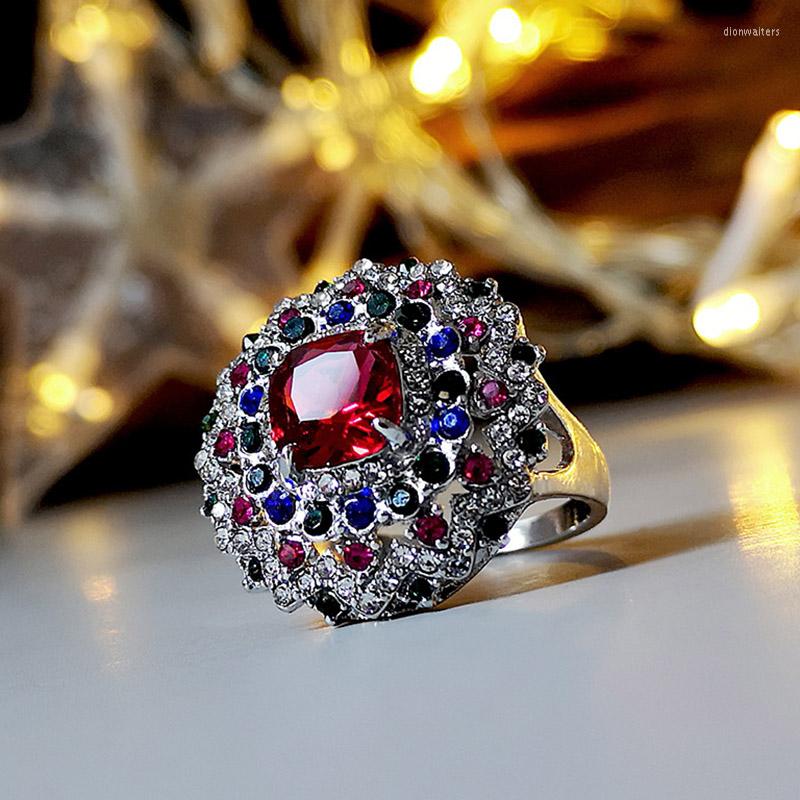 

Wedding Rings Fashion Design Elegant Flower Crystal For Women Luxury Multicolor Rhinestones Banquet Finger Ring Boho Jewelry