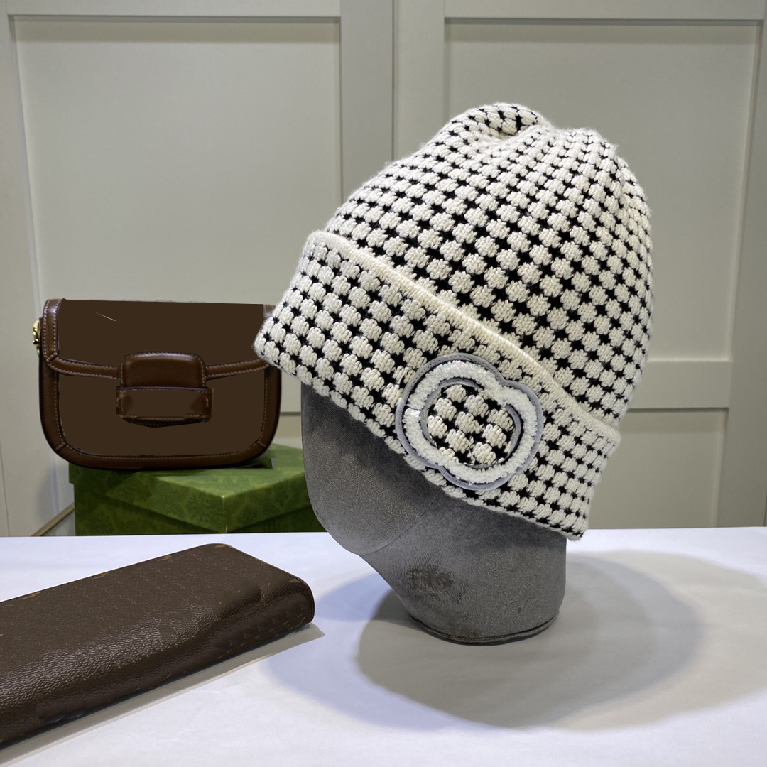 

Luxury hat designer beanie letters winter street versatile Checkered stitching fashion temperament warm men and women with the same paragraph couple, White