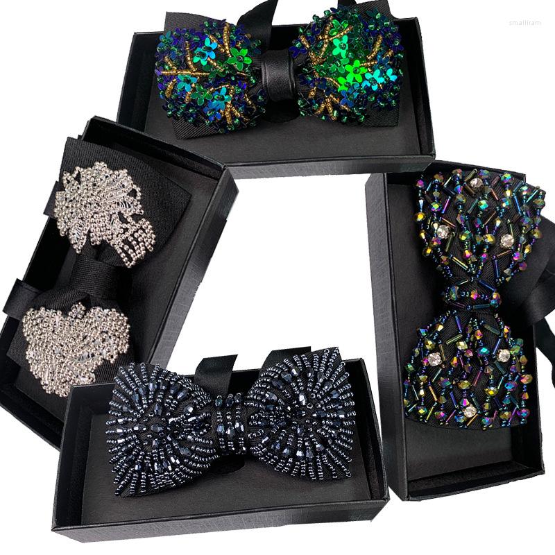 

Bow Ties 2022 Fashion Men's Tie Crystal Embroidered Beads Bowtie Trendy Wedding Banquet Bowties With Gift Box Multicolor