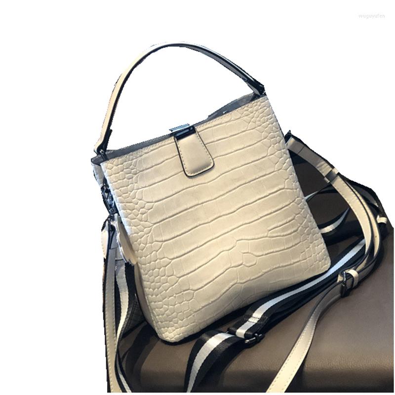 

Evening Bags Genuine Leather Tote Net Red Fashion Crocodile Pattern Broadband Bucket Bag Messenger Female Large-capacity Handbag, Black