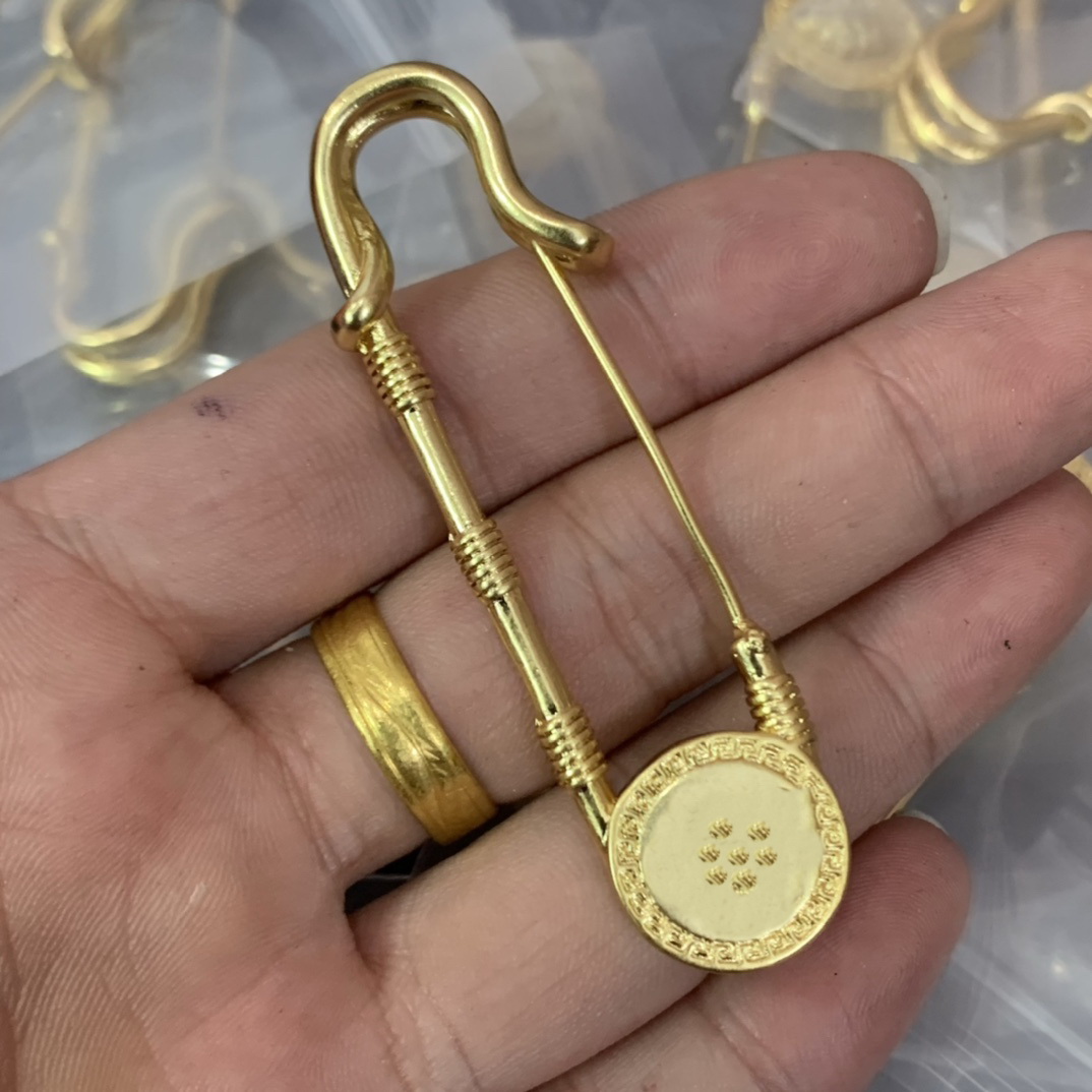 

Brass gold plated popular safety pin brooches Banshee Medusa classic brooch Luxury vintage jewelry new designer women Pins as exquisite gift BBDF