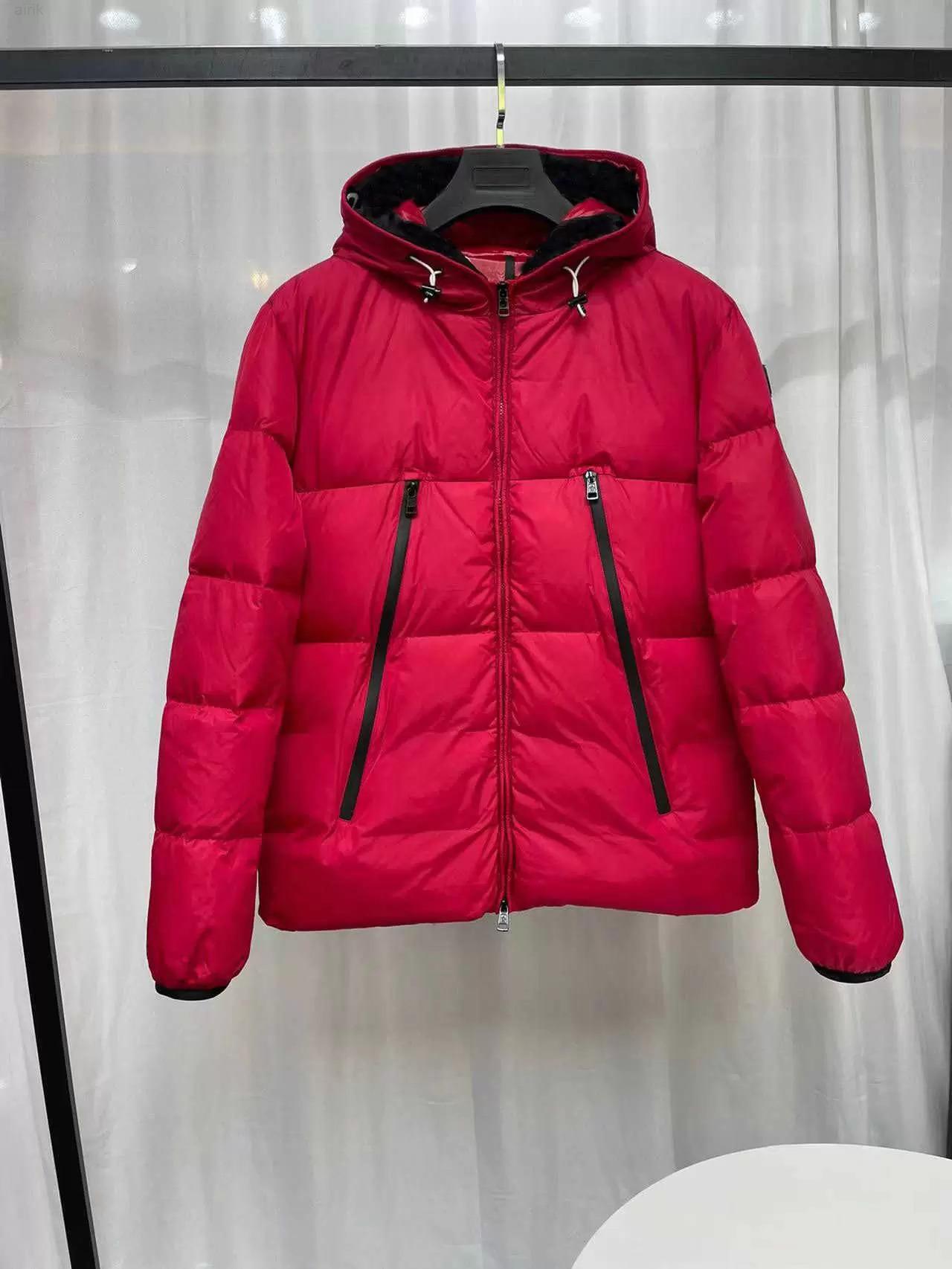 

Designer men Down jacket Ingeniously blend the clean lines of down jackets with avant-garde technical fabrics, Price difference