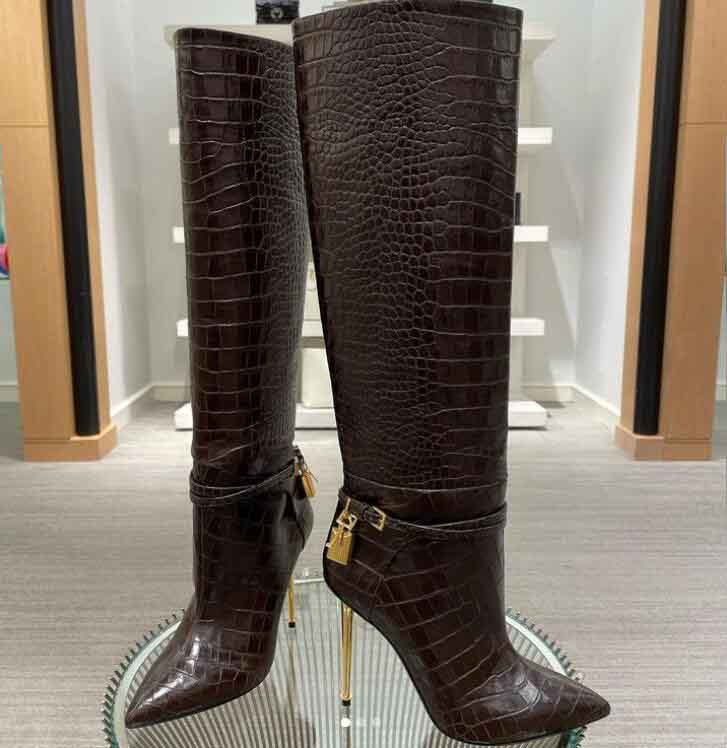 22S luxe designer femme longue botte genou bottes en daim dame butin cadenas or talons bout pointu robe de soirée de mariage pompes 35-43