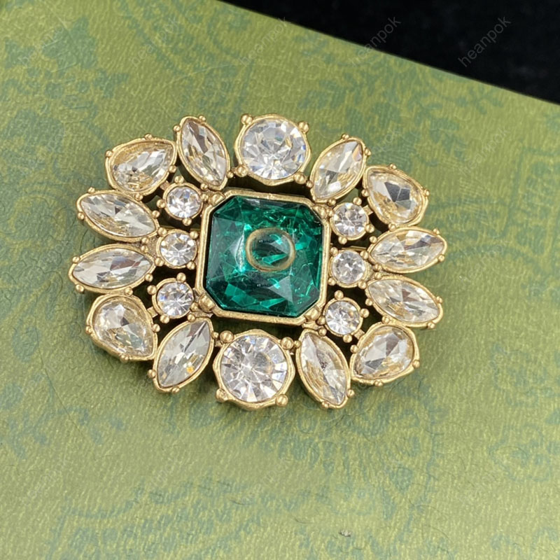 

Women Vintage Designer Brooches Strawberry Diamond Pins G Brooch Rhinestone Crystal Metal Broochs Suit Laple Pin Fashion Jewelry Top