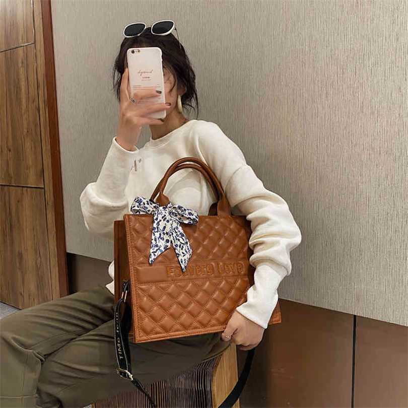 

10% OFF 2023 Designer bag LCJR high quality High capacity Tote autumn and winter texture foreign air portable back diamond lattice women's beach, Red