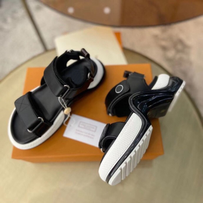 Brand Women's Sandals Top Designer Summer Fashion Leather Black and White Splice Sticking Casual Shoes Outdoor Beach Shoes Hotel Bathroom Si