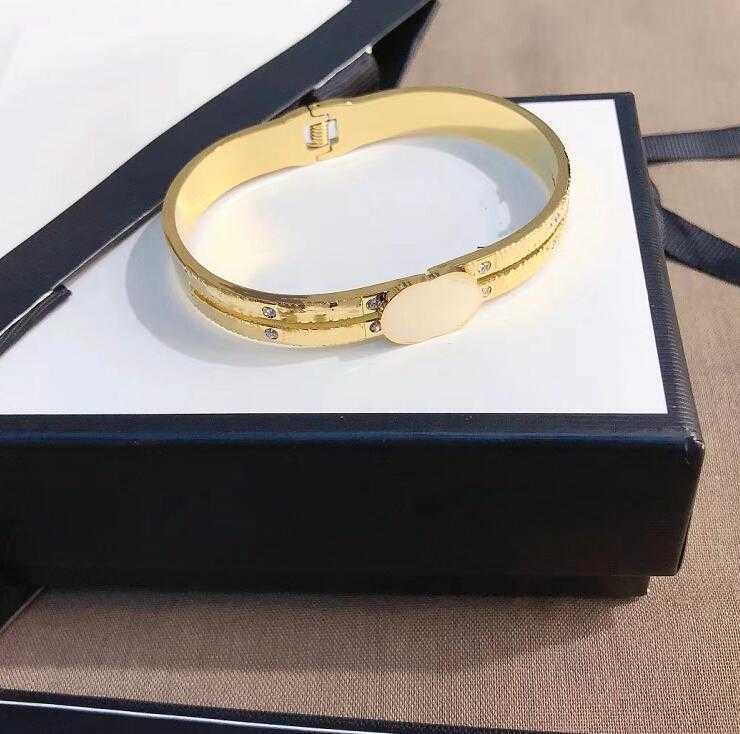 

High Quality Luxury Bangle Lady Metal Letter Flowers Classic Printing Couples Designers Fashion Crystal Bangles Four-Leaf Flower Bracelet