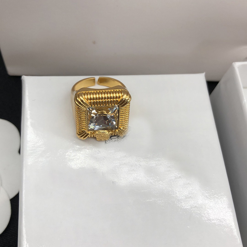 

Brief Desingers Cluster Rings For Woman Female Male Jewelry Ring Six Seven Eight Yards Triangle Ring Do Not Fade Birthday Gift P22102507