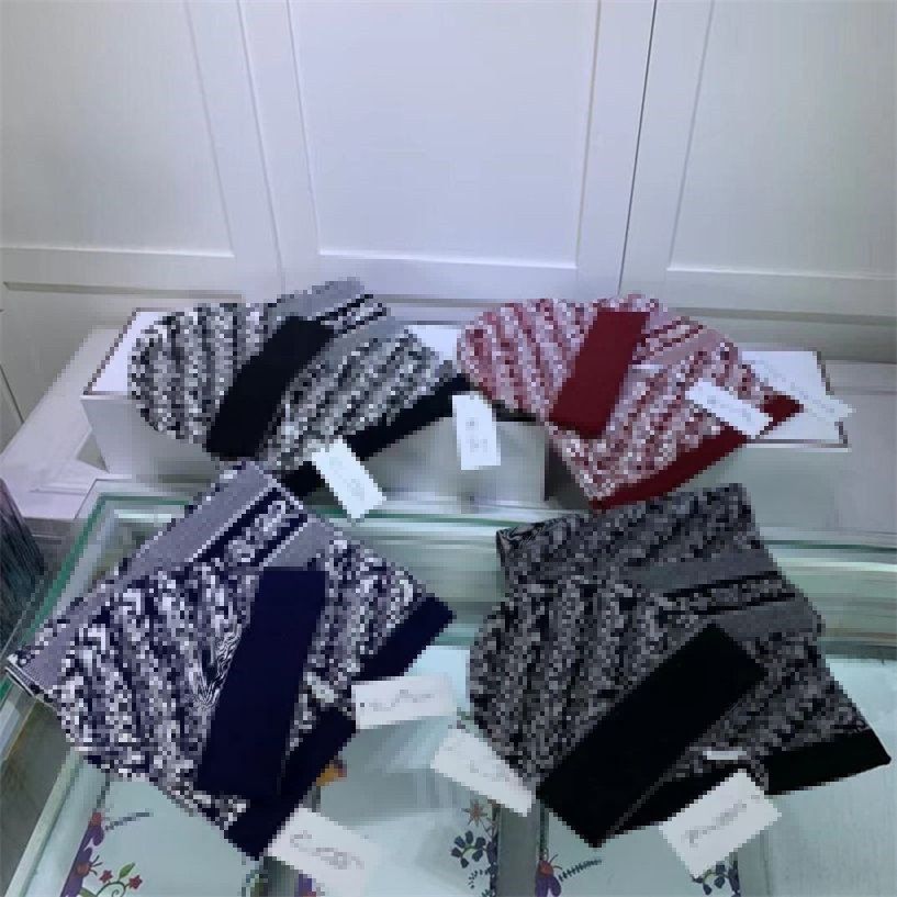 

22ss New Men Women Designers Classic Hat Scarf Sets Classic Lattice Keep Warm in Winter Two-piece Wool Hats & Scarves Set Brand 2022 Fashion Accessories 66883df1S1