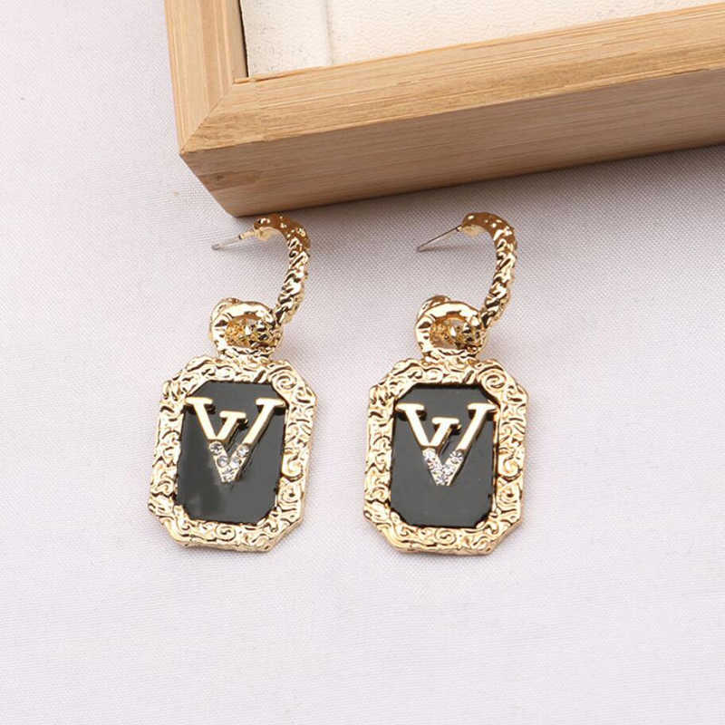 

Charm Womens Crystal Earrings Ear Stud Women Designer Brand Letter Elegance Temperament Simple Ladies Wedding Party Jewelry Accessories