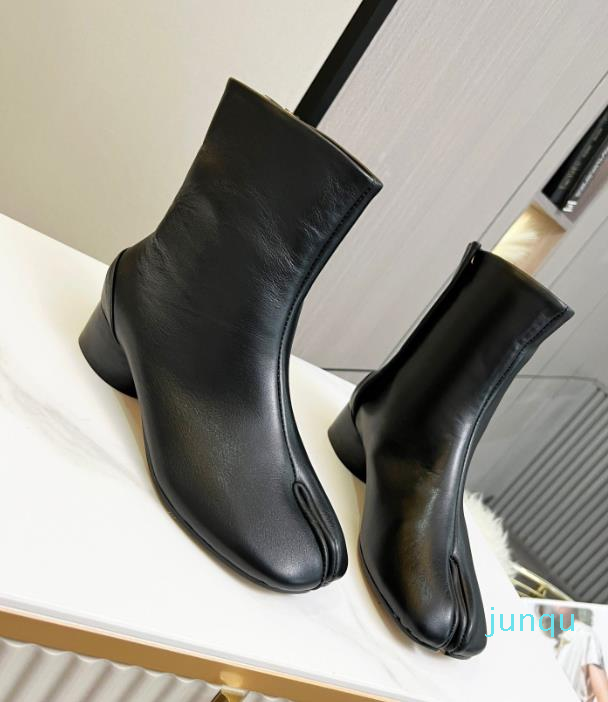 

Maison Tabi Ankle Boots Designer Four Stitches Decortique Boot Leather Fashion Women Margiela Booties Size 35, Color 1