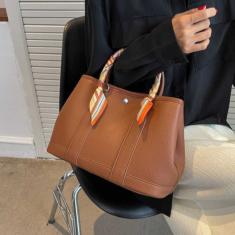 

Designer bag Women Large Fashion Classic Texture 2022 New Summer Popular Crossbody Handheld Tote Bu et, Black