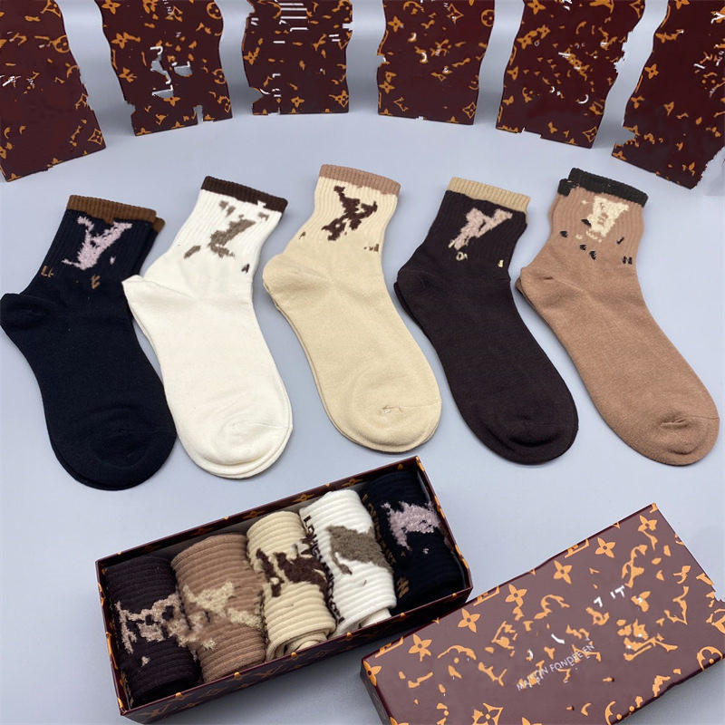 

Mens socks Designer Women Cotton All match classic Ankle Letter Breathable black and white Football basketball Sports Sock Wholesale Uniform size, 5 a box of 5 pairs